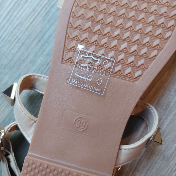 Putu Size 8.5 Studded Tan Khaki Sandals - Picture 5 of 5